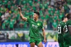 本泽马打破进球荒，国安球迷集体高唱助威！