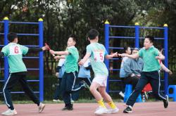 关于田径接力阵容齐整，选手配合默契的信息